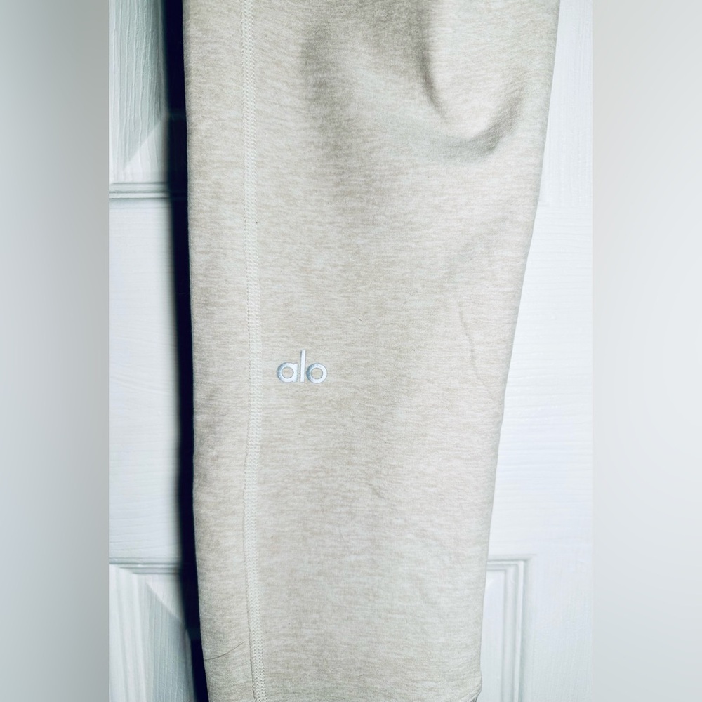 ALO Yoga Alosoft Women’s Lounge Leggings Heathered Oatmeal - Size Large - Picture 4 of 6